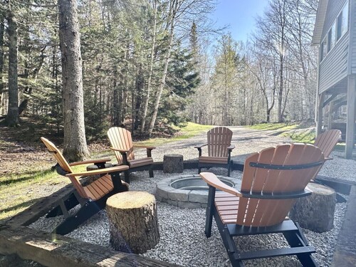 4 BR Wooded Getaway on Long Pond! [Woodsy Pines]