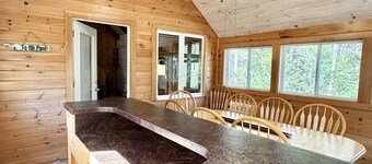 4 BR Wooded Getaway on Long Pond! [Woodsy Pines]