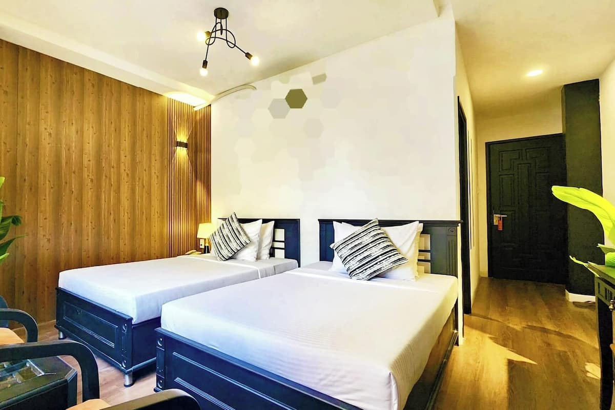 Deluxe Double or Twin Room, City View | In-room safe, desk, laptop workspace, blackout drapes