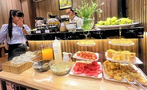 包每日自助早餐