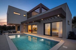 Outdoor pool, a heated pool