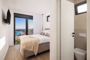 In-room safe, iron/ironing board, free WiFi, bed sheets