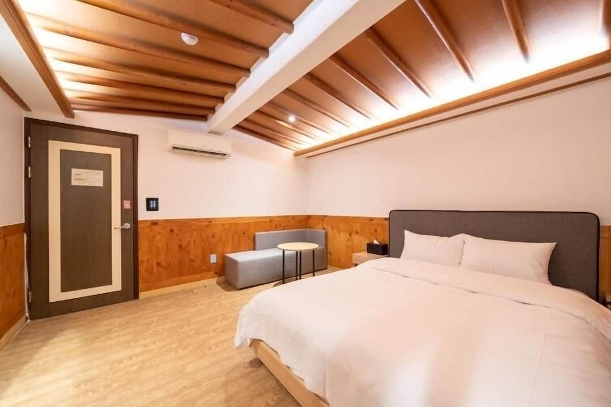 Chambre Double, vue ville | Wi-Fi gratuit