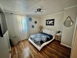 1 bedroom, iron/ironing board, WiFi, bed sheets - 1-bedroom apartment in, Buffalo with AC, WiFi-near Bills Stadium (Buffalo)