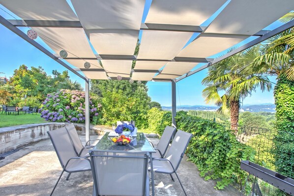 Family Villa, 4 Bedrooms, Balcony (Villa La Rocca: Mountain and Lake) | Outdoor dining