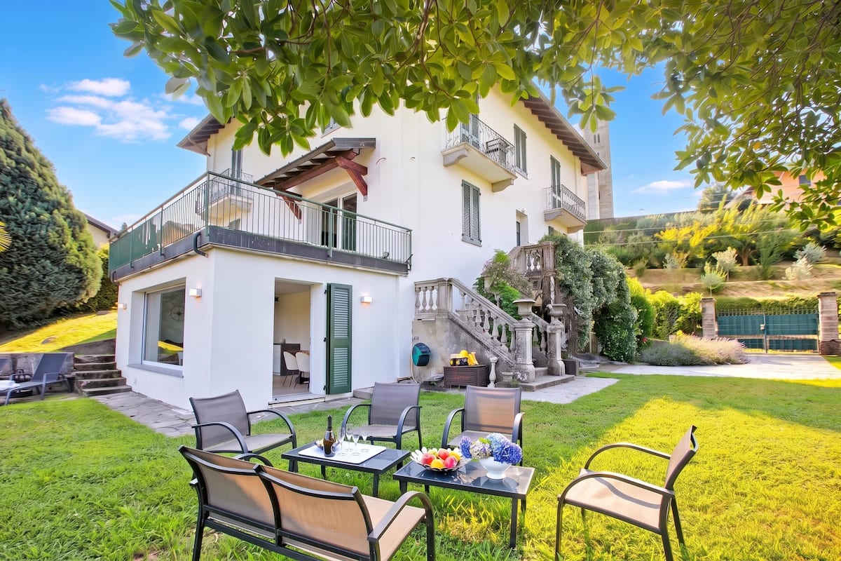 Family Villa, 4 Bedrooms, Balcony (Villa La Rocca: Mountain and Lake) | Outdoor dining
