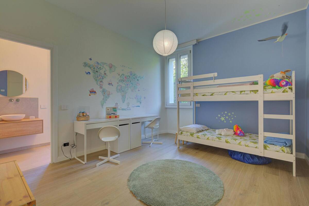 4 habitaciones, tabla de planchar con plancha, wifi y ropa de cama