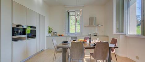 Familienvilla, Mehrere Schlafzimmer (Villa La Rocca close to MXP &) | Speisen