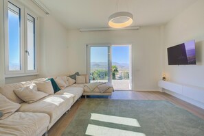 Family Villa, Multiple Bedrooms (Villa La Rocca close to MXP &) | Living area | 21-inch flat-screen TV with cable channels - Villa La Rocca (Taino)