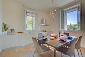 Family Villa, 4 Bedrooms (Villa La Rocca) | Dining room