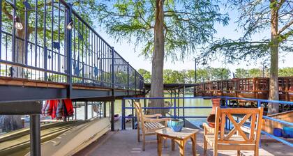 Beautiful and Relaxing Lakefront Getaway