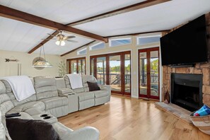 House, Multiple Beds, Patio (Lakeside Playground) | Living area