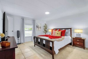 ハウス ベッド (複数台) パティオ (Lakeside Playground) | 6 室のベッドルーム、客室ごとに異なる装飾、客室ごとに異なるインテリア、ベッドシーツ