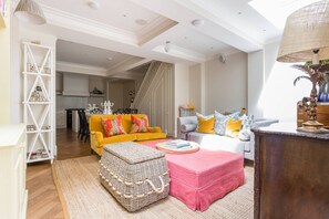 TV - Brunswick Gardens II by onefinestay (London)