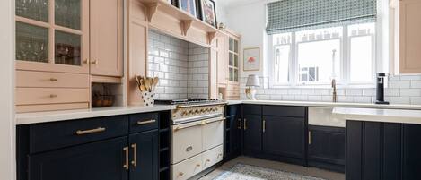 Fridge, microwave, dishwasher, coffee/tea maker