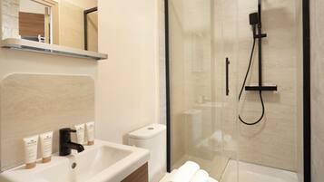 Apartamento superior, vista para o pátio | Banheiro