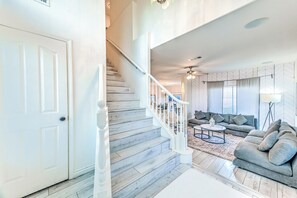 Interior - Vila Star- 4BD with PoolSpa, Game room, all you need for great vacation N/ Strip (Las Vegas)