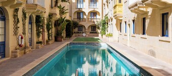 Luxurious Gozo penthouse with sea view & pool