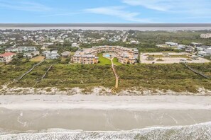 On the beach - Oceanfront Creston House Condo (Unit 5C) (St. Augustine)