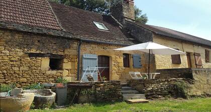 Bùtisse du 18Úme siecle rénovée, terrasse, proche de Sarlat