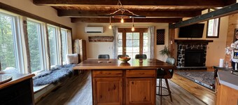 Rustic Mountain View Cottage