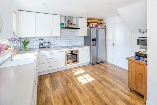 Microwave, oven, stovetop, dishwasher