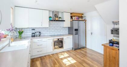 Beautiful 4 bed home close to Bicester Village