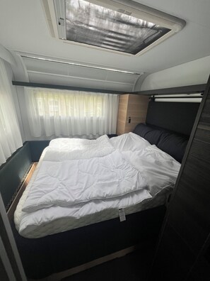 1 bedroom, bed sheets