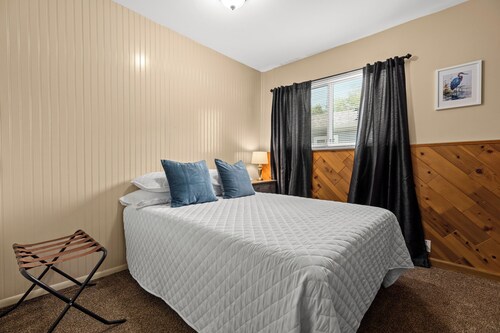 Charming 3-bedroom house with WiFi, AC in welcoming Taylor