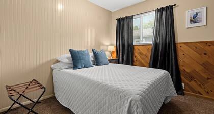 Charming 3-bedroom house with WiFi, AC in welcoming Taylor