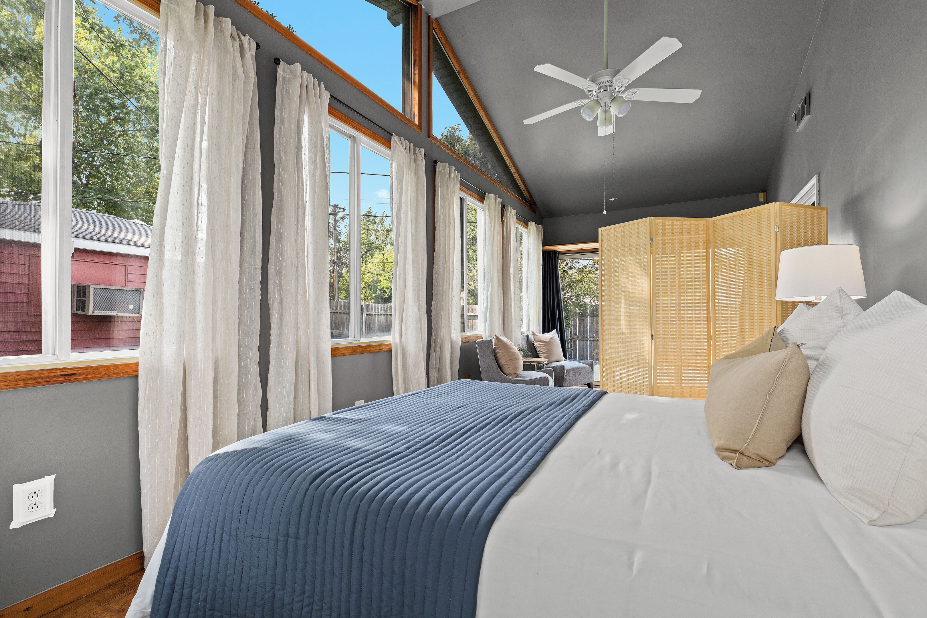 3 bedrooms, desk, iron/ironing board, free WiFi