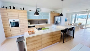 Mikrowelle, Ofen, Herdplatte, Geschirrspüler