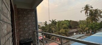 1BHK Comfy Stay 4