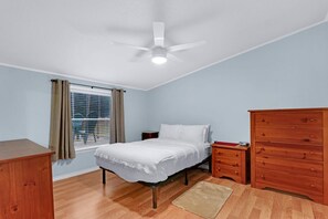 House, Multiple Beds, Patio, Garden View (Sportsman's Den) | 3 bedrooms, individually decorated, individually furnished, bed sheets - Sportman's Den Stay for 6 (New Braunfels)