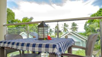 Comfort Apartment, Partial Ocean View | Teres/patio