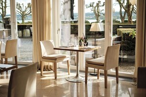 2 restaurants, breakfast, lunch served; local and international cuisine 