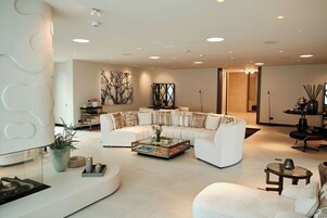 Sauna, steam room, body treatments, body wraps, body scrubs, facials