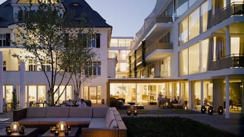 Fassade der Unterkunft – Abend/Nacht