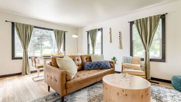 Smart TV, table tennis