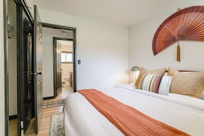 5 bedrooms, desk, iron/ironing board, free WiFi
