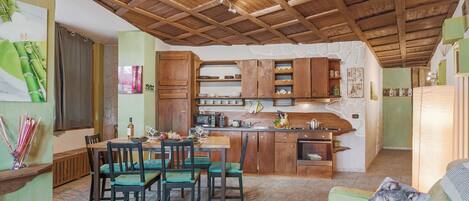 Family Apartment, 1 Bedroom (Appartamento My Home) | Living area | 21-inch TV with cable channels