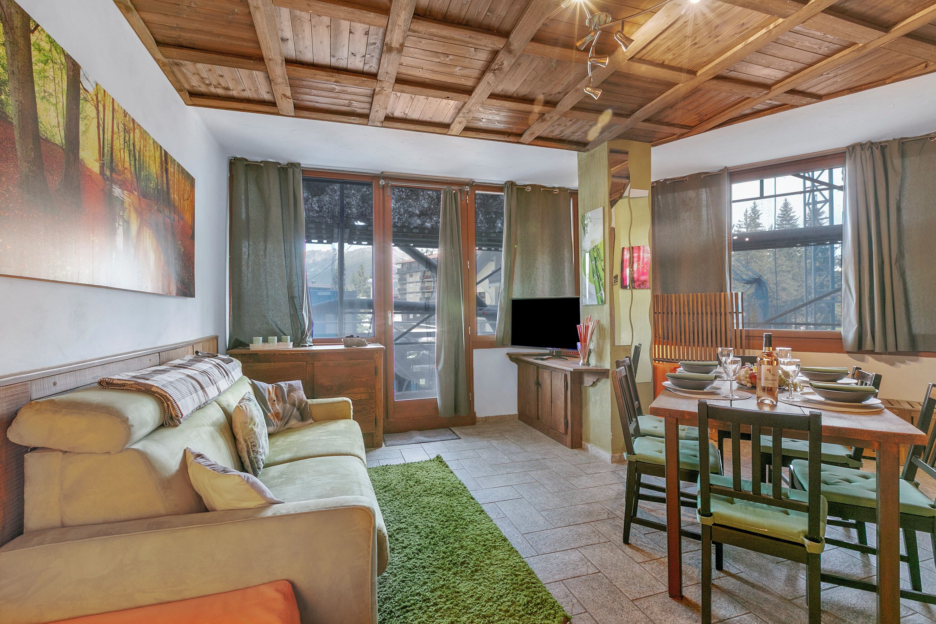 21–tuumainen televisio, jossa kaapelikanavat