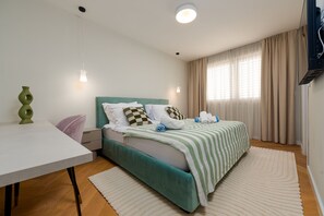 4 Schlafzimmer, kostenlose Babybetten, Bettwäsche