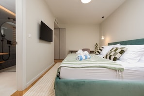 4 quartos, berços grátis, roupa de cama