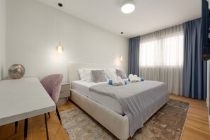 4 chambres, lits bébé (gratuits), draps fournis