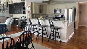Private kitchen - Beautiful 3-bedroom condo bay side with fantastic view of harbor.  Sleeps 7 (Ocean City)