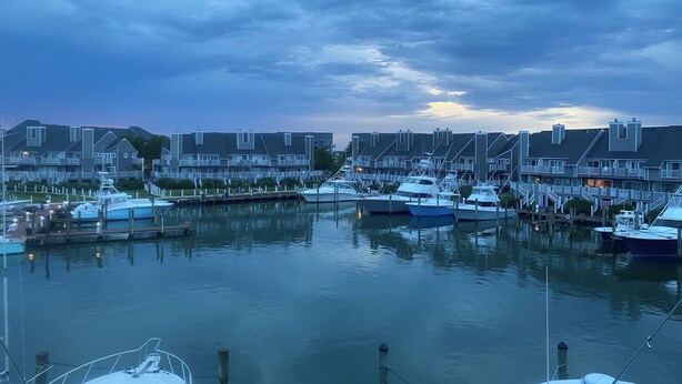 Marina - Beautiful 3-bedroom condo bay side with fantastic view of harbor.  Sleeps 7 (Ocean City)