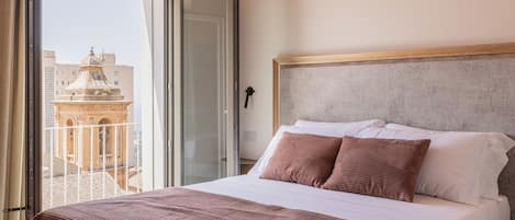 5 bedrooms, iron/ironing board, WiFi, bed sheets