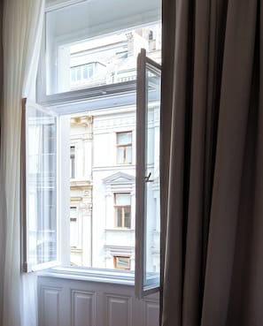 Habitación Prestigio, vista a la ciudad | Ropa de cama hipoalergénica y minibar
