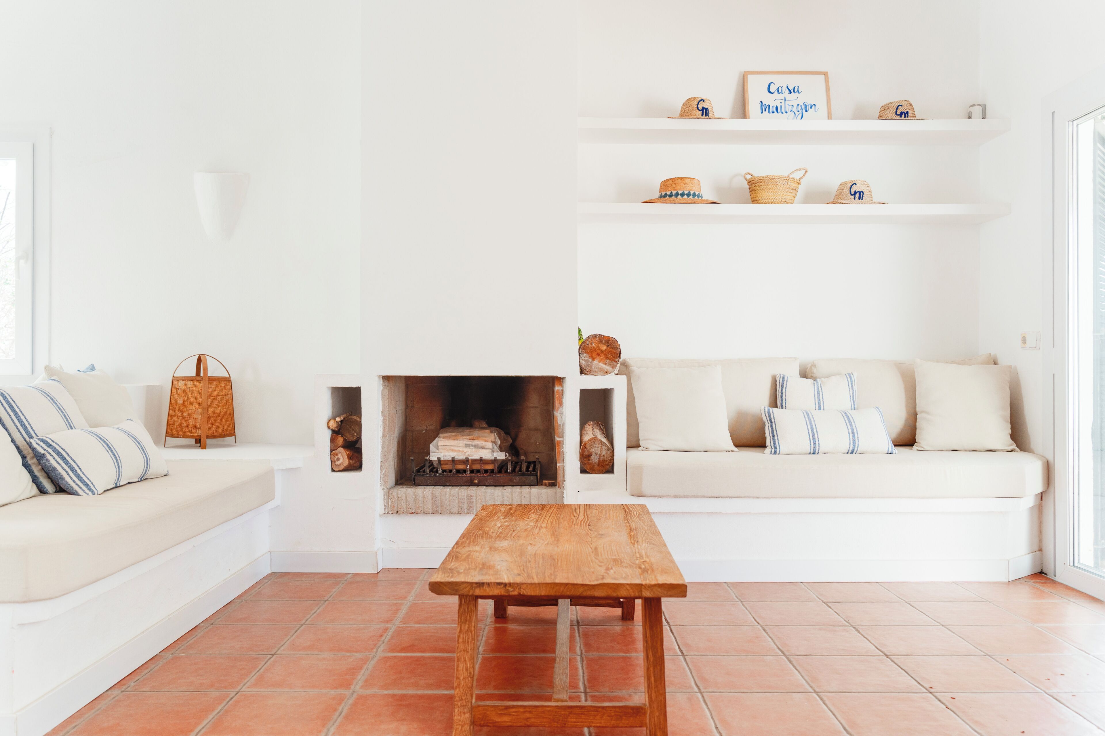 Smart TV, fireplace